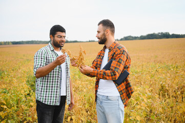 Indian and European farmers discuss a business plan for agribusiness development. International...