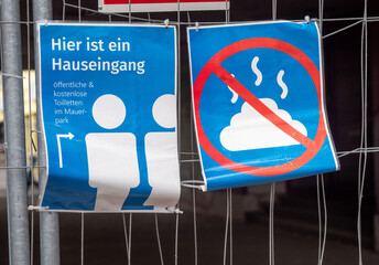 Hier ist ein Hauseingang