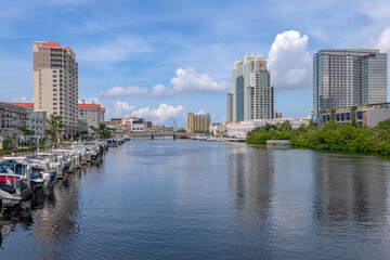 Obraz premium High rise buildings and a waterway Tampa Florida.