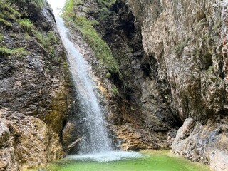 Obraz premium Zapotok Waterfalls or Zadnja Trenta Waterfalls, Bovec (Triglav National Park, Slovenia) - Zapotok-Wasserfälle (Triglav-Nationalpark, Slowenien) - Zapotoški slapovi (Triglavski narodni park, Slovenija)