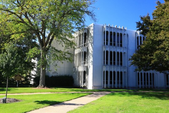 King Building - Oberlin College is a private college and conservatory of music. Founded in 1833. It is the oldest coeducational college in the US. Oberlin, OH, USA - Oct 5