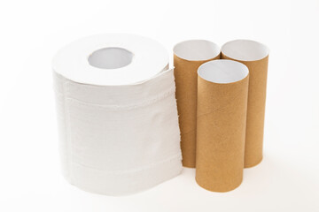 白背景にトイレットペーパー
