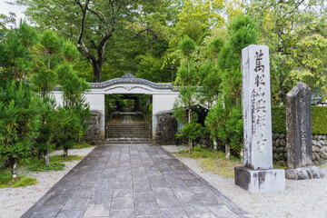 Fototapeta premium 長野県／萬松山興禅寺（中世の武将・木曽義仲の墓がある）【中山道福島宿・木曽路】