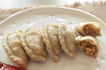chips and spicy spring rolls are typical Indonesian light snacks, these snacks are savory and delicious