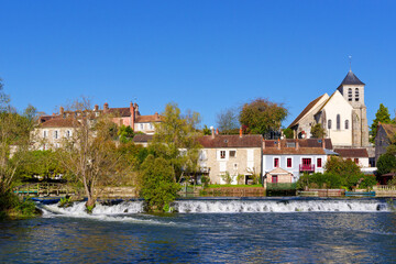 Obraz premium Montigny-sur-Loing village in the French Gâtinais Regional Nature Park