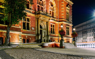 Fototapeta premium New Town Hall in Gdansk, night cityscape