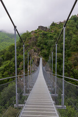 Obraz premium Footbridge to the village of Hautpoul near Mazamet. Tarn. Occitanie. France