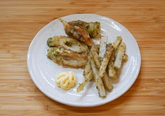 ちくわとゴボウの磯辺揚げ、