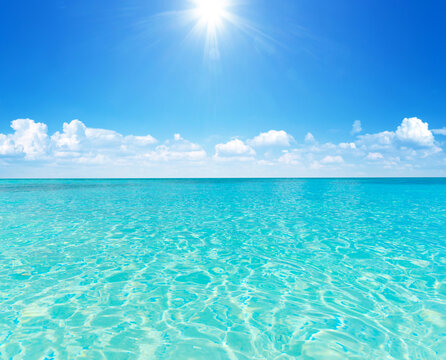 Fototapeta Tropical sea. Maldives beach. Blue Sky background with sea