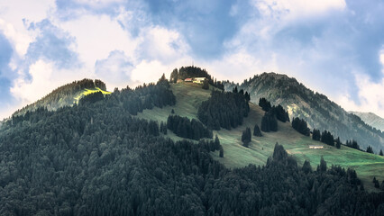 Blick vom Ort Rettenberg zum Gipfel des Mittagberg (ca. 15 km Luftlinie)