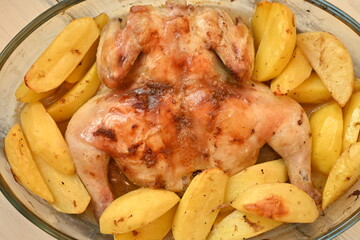 baked potatoes with fried chicken photo from above, crispy crust of fried chicken and potatoes with salt and pepper crust, baked dinner fried cooked food in glass dishes 