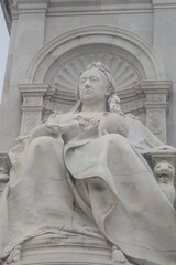 Fototapeta premium Enormous statue of Queen Victoria 