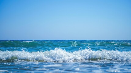 Fototapeta premium Ocean Waves Crashing on the Shoreline