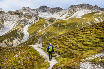 Zernez, Margunet, Aussichtspunkt, Piz dal Fuorn, Piz da Botsch, Val da Botsch, Wanderweg, Wanderer, Alpen, Herbst, Herbstfarben, Ofenpass, Nationalpark, Waldgrenze, Graubünden, Schweiz
