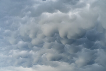 Mammatus cloud formation before thunderstorm
