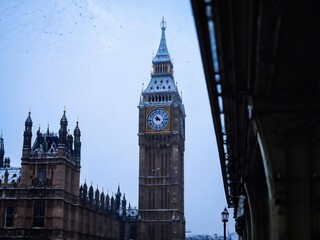Obraz premium Big Ben Tower Covered in Snow