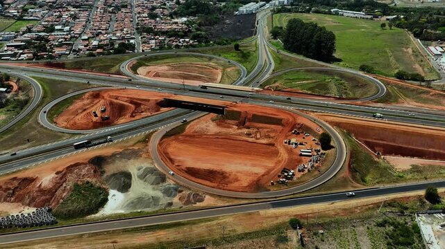 High-angle aerial view of highway infrastructure development. Construction of the access road to Shopping Botucatu, on the Teacher Joao Hipolito Martins Highway (SP-209). 10/05/2024 
