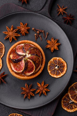 Sweet tart with figs, cheese cream and pecans
