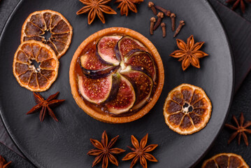 Sweet tart with figs, cheese cream and pecans