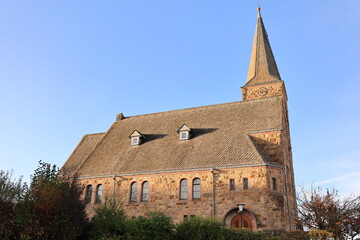 Fototapeta premium Historische Kirche im Zentrum der Stadt Willnsdorf in Nordrhein-Westfalen