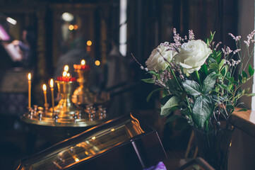 Naklejka premium Burning candles in darkness of temple