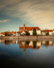Obraz premium Amazing Sunset View On A Cathedral On An Island In Wroclaw