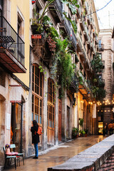Straße in der Altstadt von Barcelona, Spanien