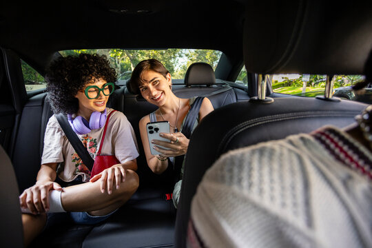 Sharing Laughter on the Go