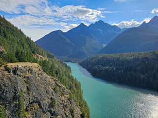 Obraz premium Stunning Landscapes of North Cascades National Park: Nature's Hidden Gem