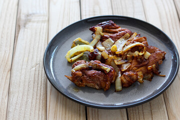 Grilled chicken with onion. Perfect for recipe, article, catalogue, or any commercial purposes.