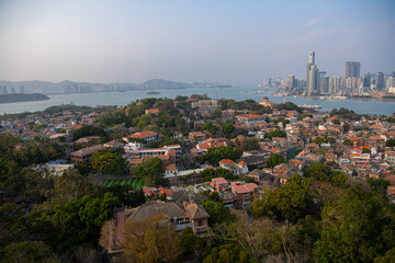 Obraz premium Panoramic view on Gulangyu historical buildings and Xiamen business district