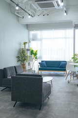 ソファーのあるモダンなインテリア