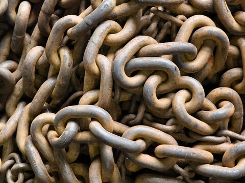 The steel buckles using in Industry for lifting heavy machines