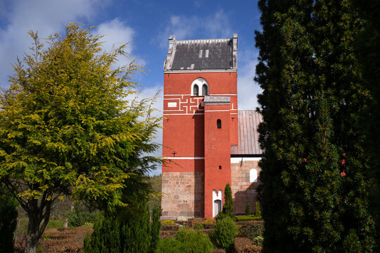&Atilde;lum Kirke