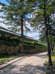 This is the scenery of Sinheungsa Temple in Seoraksan National Park.