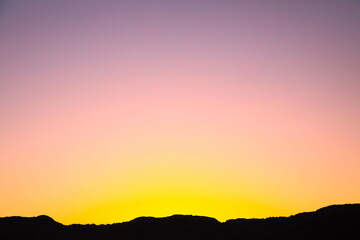 夜明けのグラデーションが美しい空