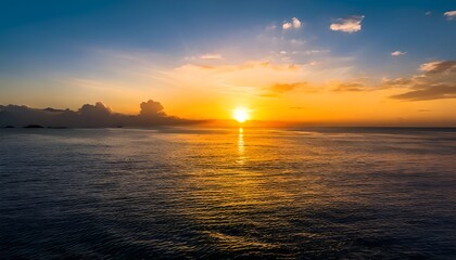 Fototapeta premium The morning sun rose over the calm ocean. 50469