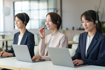 Fototapeta premium 女性 オペレーター