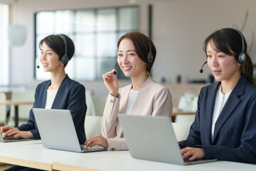 女性　オペレーター