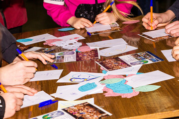 children draw hearts, flag, colored pencils, sign pictures, postcards, paint, school, activity