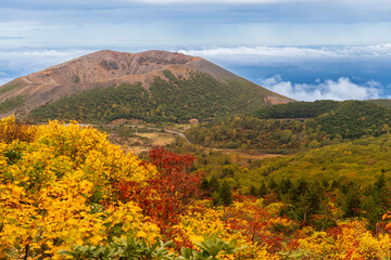 紅葉の一切経山登山道から吾妻小富士