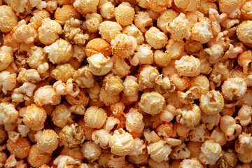 Homemade Crunchy Chicago-Style Popcorn with Caramel and Cheese