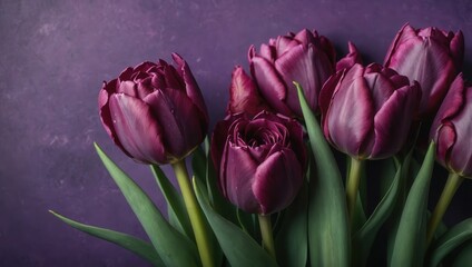 Obraz premium Bouquet of Purple Tulips in Clear Vase on Gray Surface