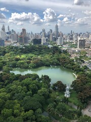 Obraz premium Bangkok skyline and Lumphini Park