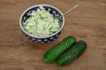 Sałatka mizeria ze świeżych ogórków gruntowych