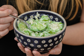 Mizeria w misce, sałatka ze świeżych ogórków  © Paweł Kacperek