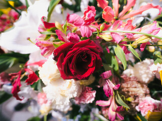 Red Rose & Mixed Flowers: Stunning Flower Arrangement