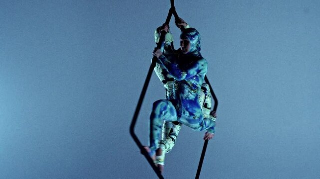 Colorful And Coordinated Acrobatics On A Spinning Frame