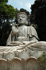 Obraz premium Huge stone Buddha statue in Chin Swee Caves Temple in Genting Highlands Malaysia