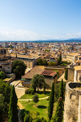 Centre de Gérone et ses immeubles éclectique vue depuis les remparts